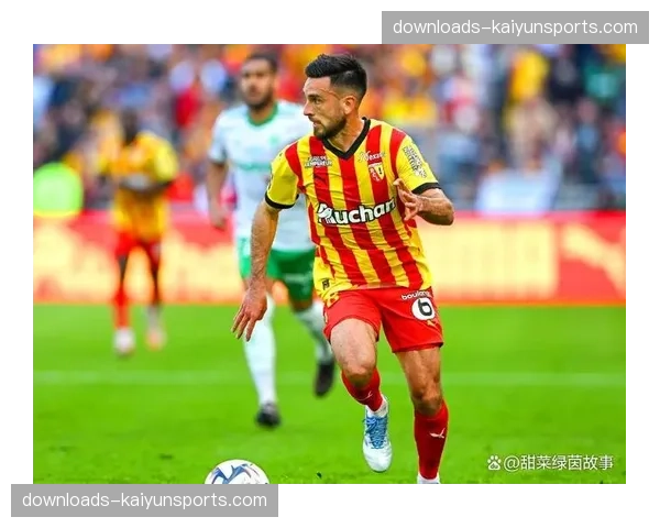 比赛快讯：VAR介入，判定图卢兹进球前进攻球员越位