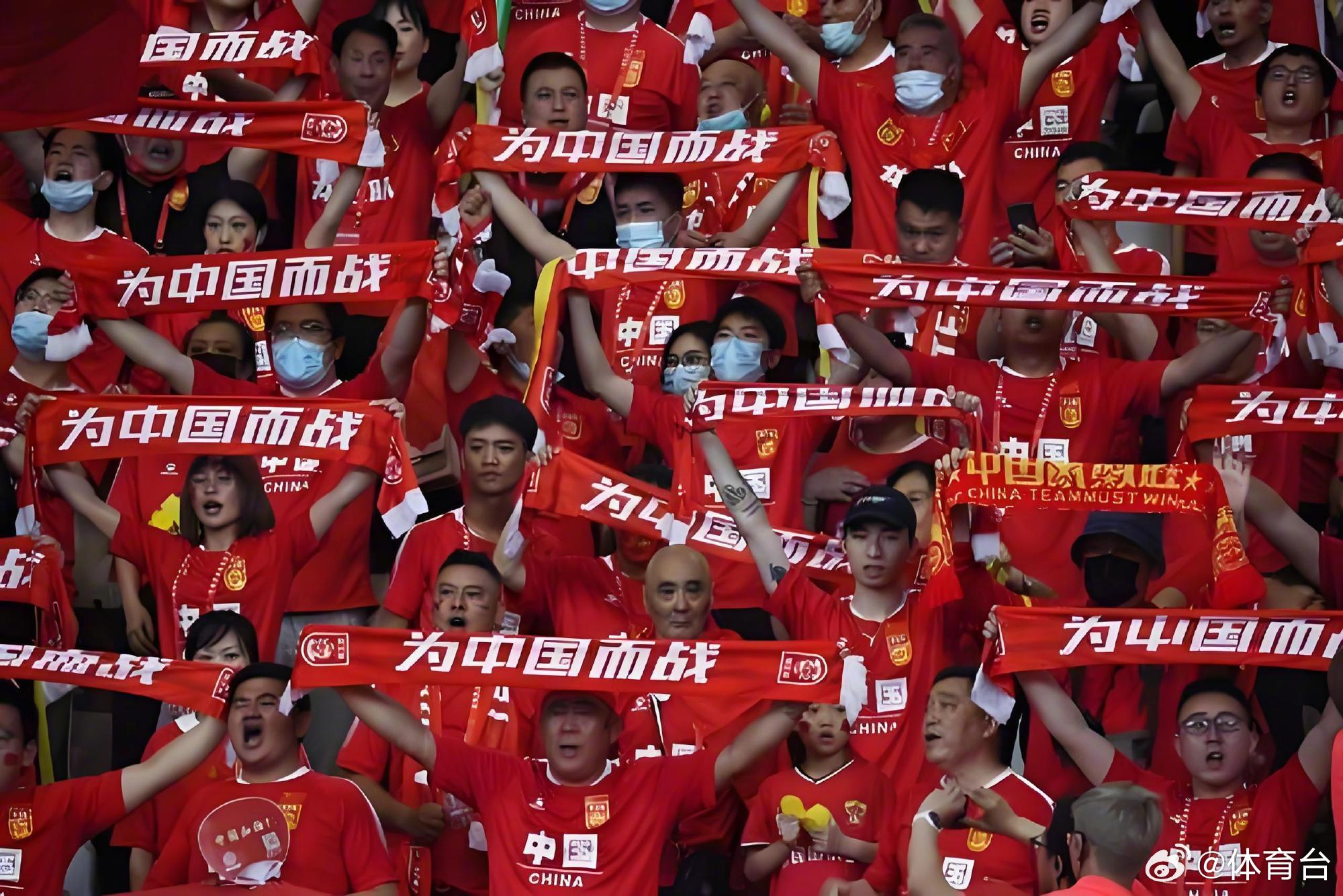 中国队在亚洲足球比赛中闯入四强