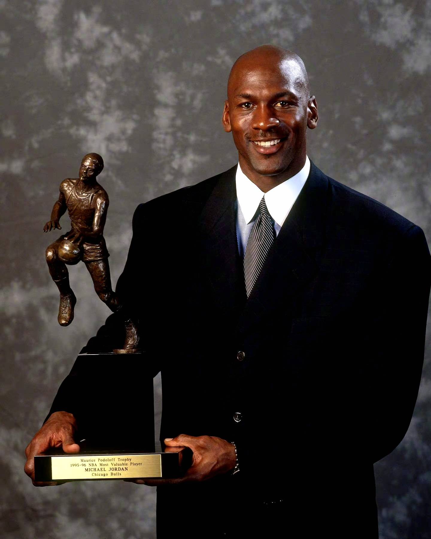 NBA总决赛山姆获得MVP称号，巨星荣耀！的简单介绍
