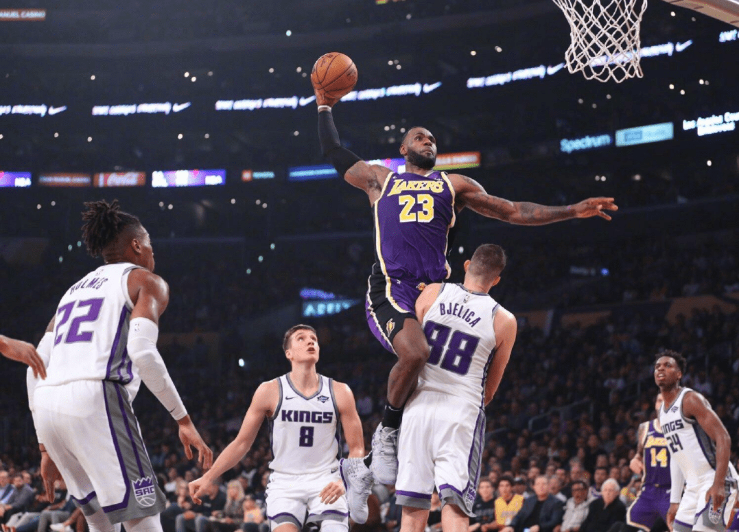 包含抢镜登场！NBA比赛中球员大秀扣篮的词条