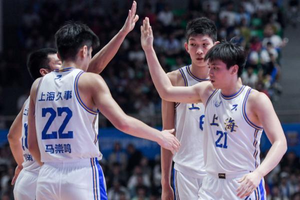 韩国选手在篮球比赛中勇夺第一