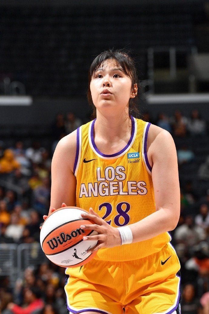 包含WNBA飞翼队86-83送太阳队五连败，李月汝11分9篮板3助攻1抢断的词条