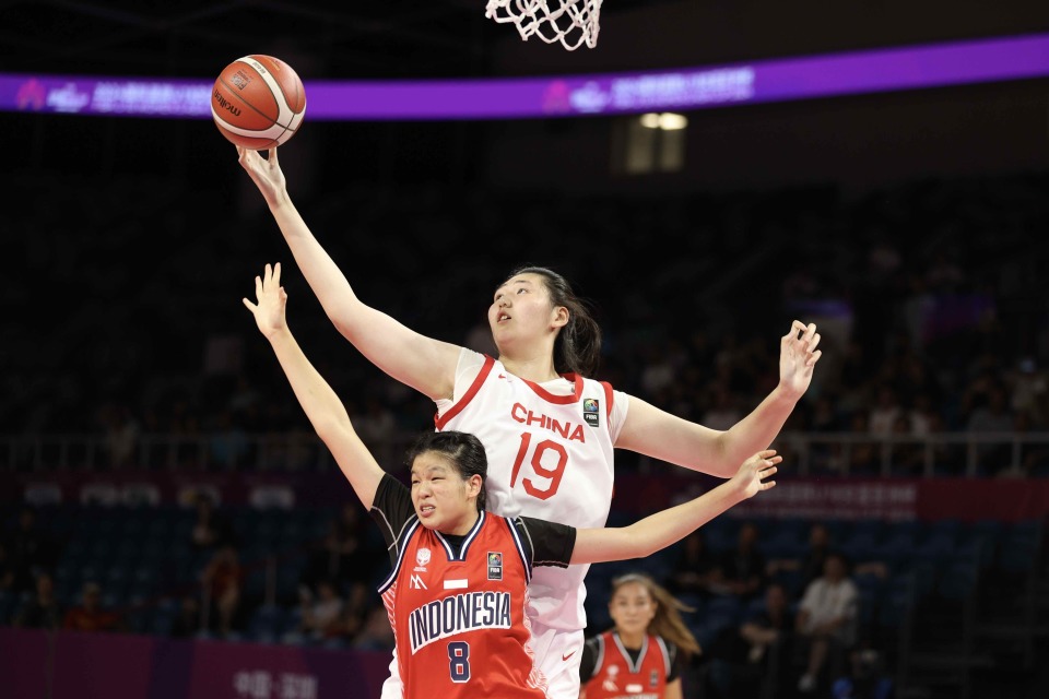 包含亚洲杯-张子宇11分钟13分中国女篮狂胜印尼51分的词条