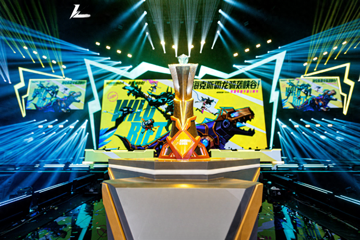 关于LOL手游超级联赛总决赛，明星空降共庆3周年盛典的信息