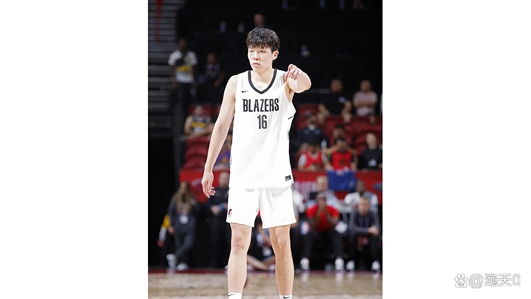 杨瀚森夏联第四场7投3中，得到8分8篮板5助攻3盖帽(青岛男篮杨瀚森身高)