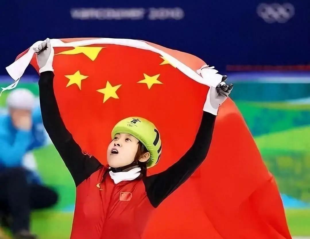 踏上巅峰！选手永远的霸主，赢得掌声(踏上巅峰!选手永远的霸主,赢得掌声小说)